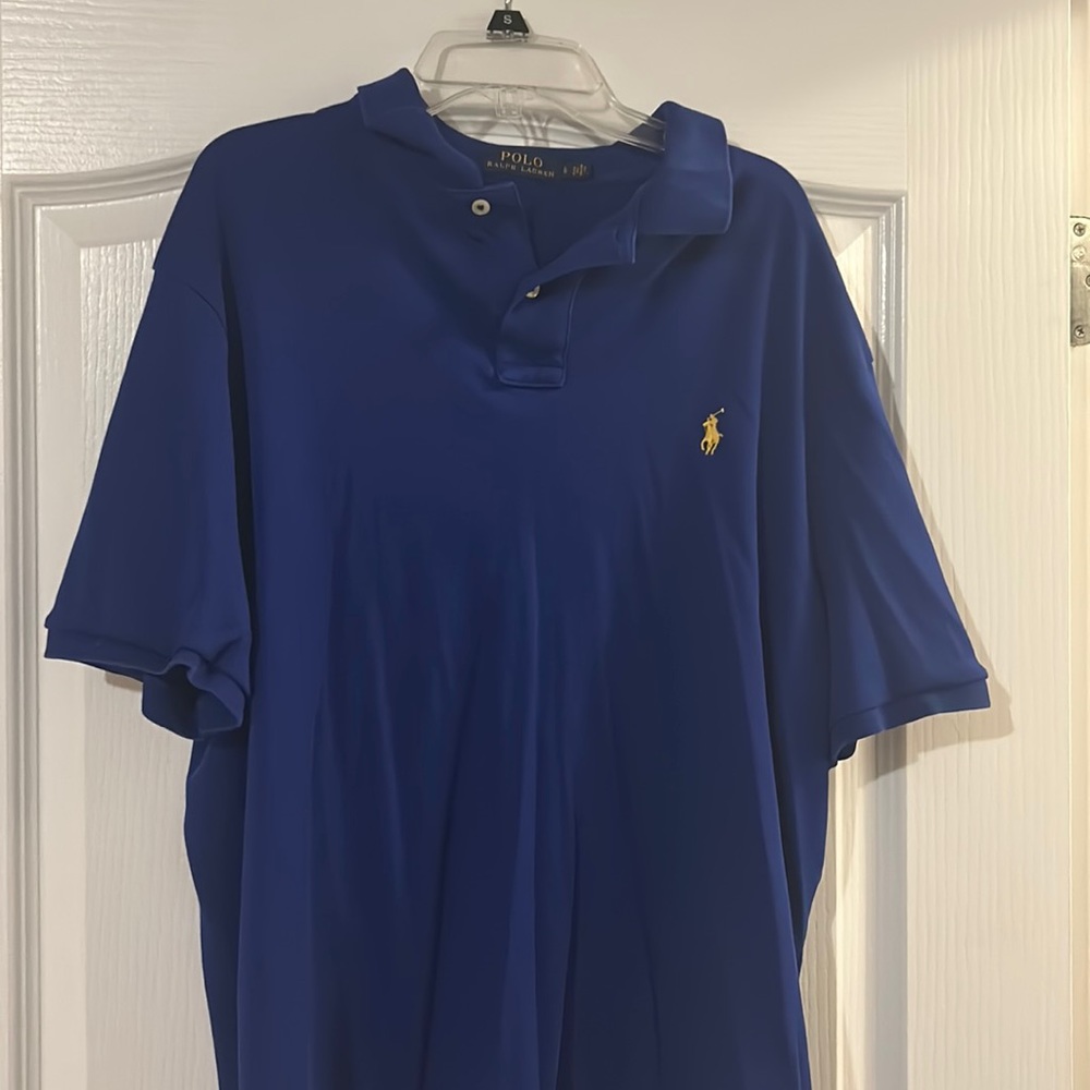 Men’s blue polo